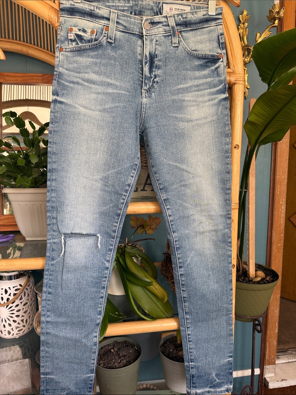 Farrah faded Light Blue Skinny Jeans with Knee Rip